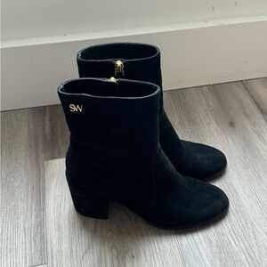 Stuart Weitzman 7.5 black suede boots (2.5in heel height)